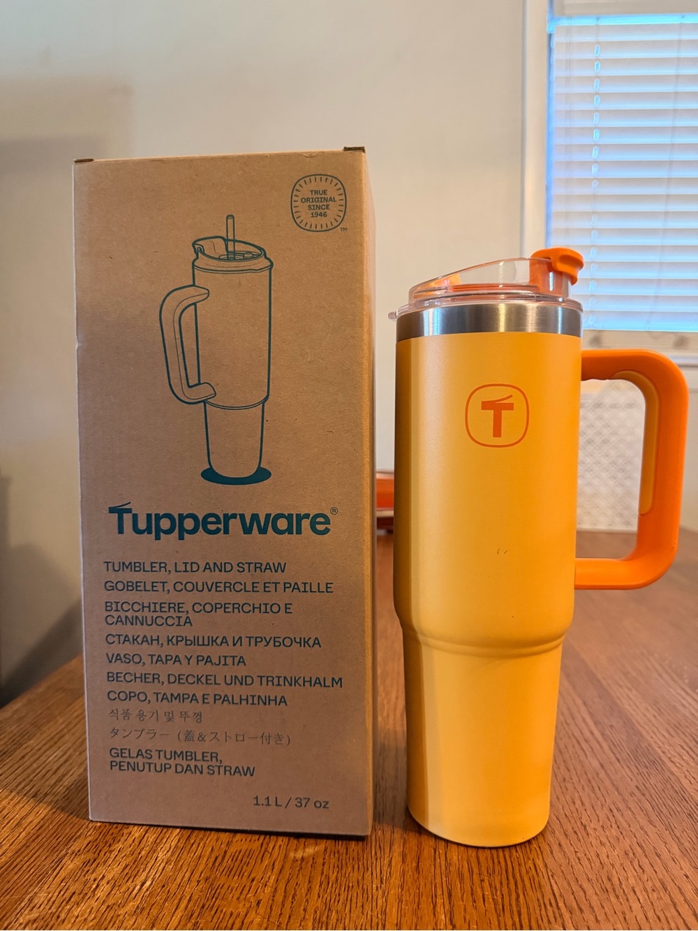 Tupperware Bright Orange Travel Tumbler with Handle & Straw. 37 oz.